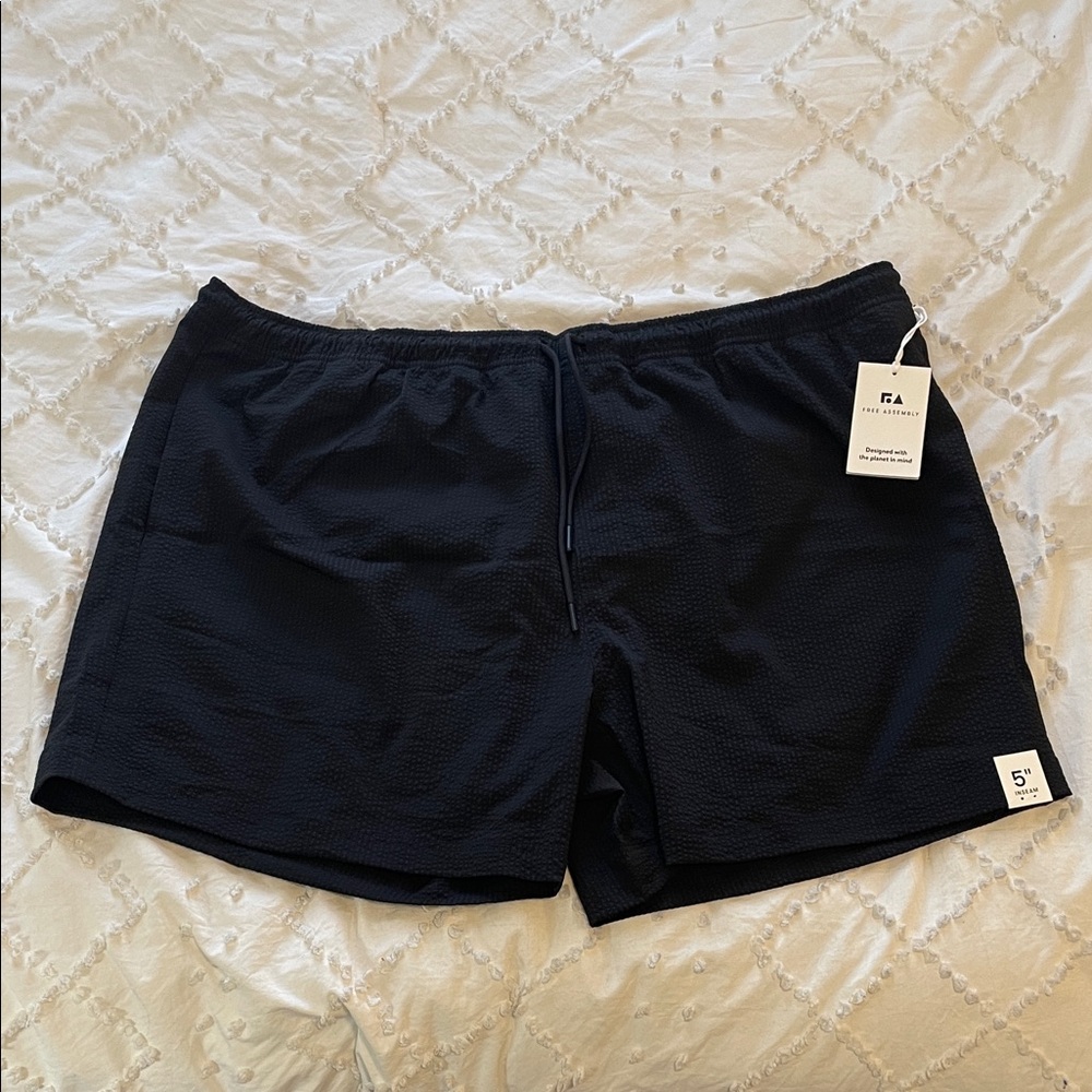 Men's Black Swim Trunks nwt 2XL 5 inch inseam